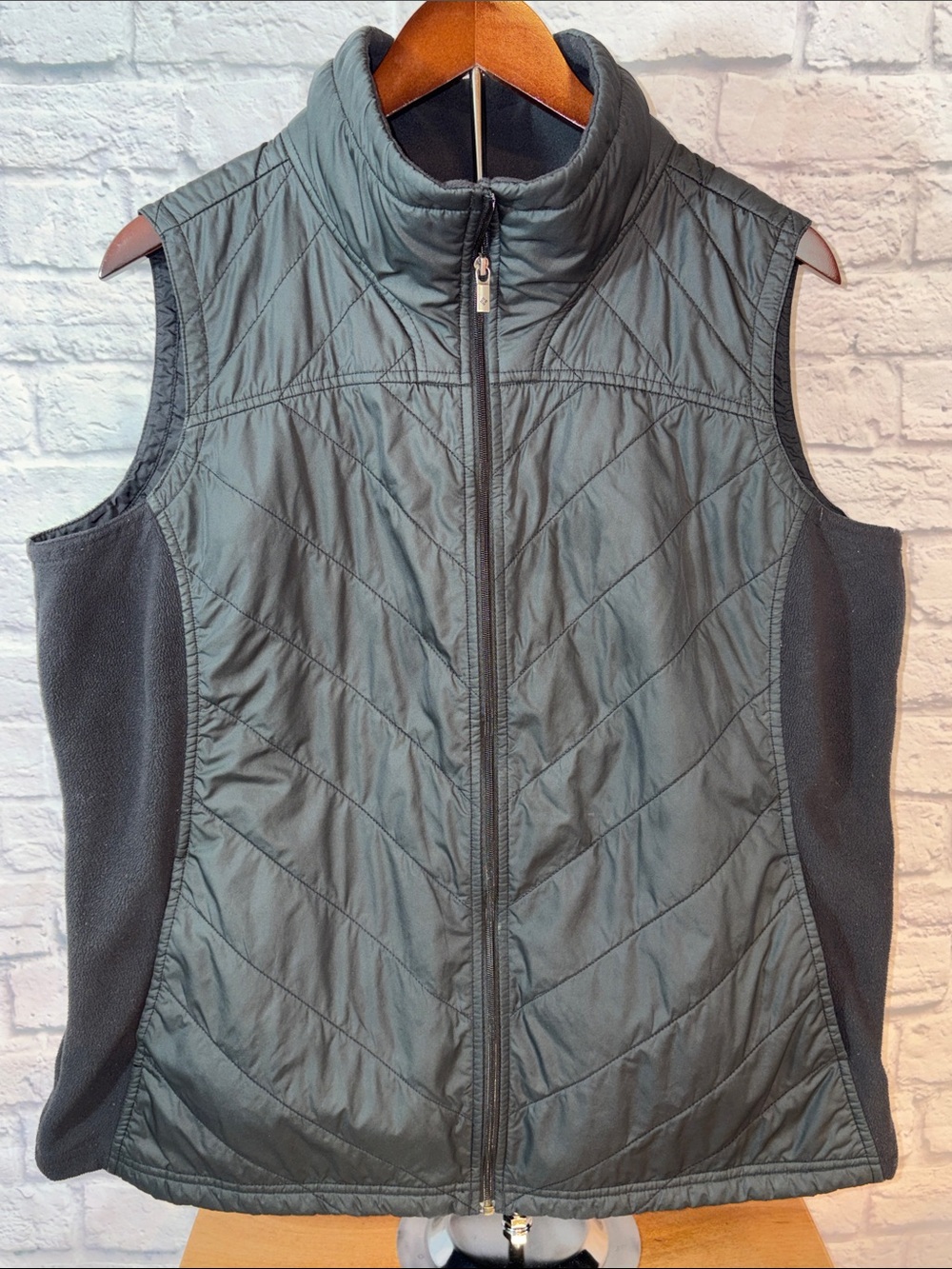 Columbia Women's Mix It Around Soft Black with Pockets Vest 1X